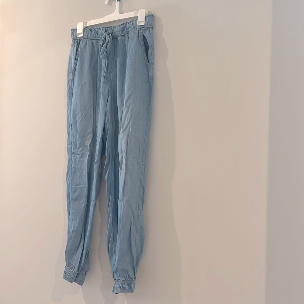 Lounging jeans with cute ties at waist